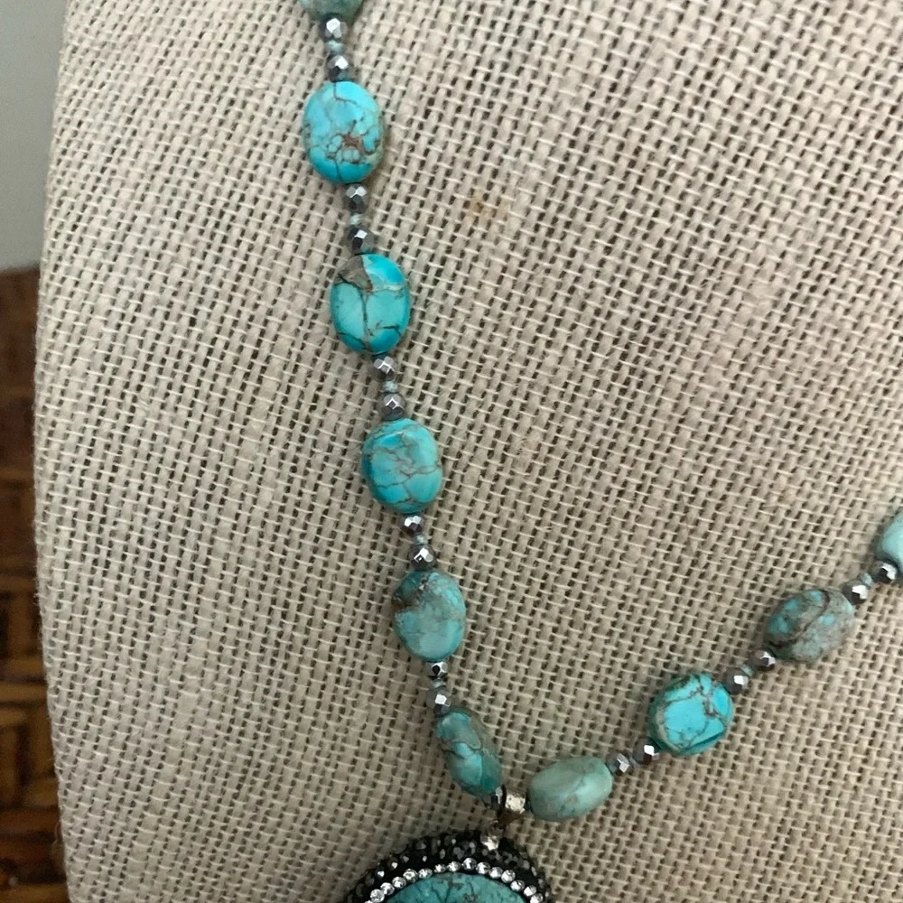 NWT Torquise Stone and Silver Beaded Necklace - Picture 5 of 8